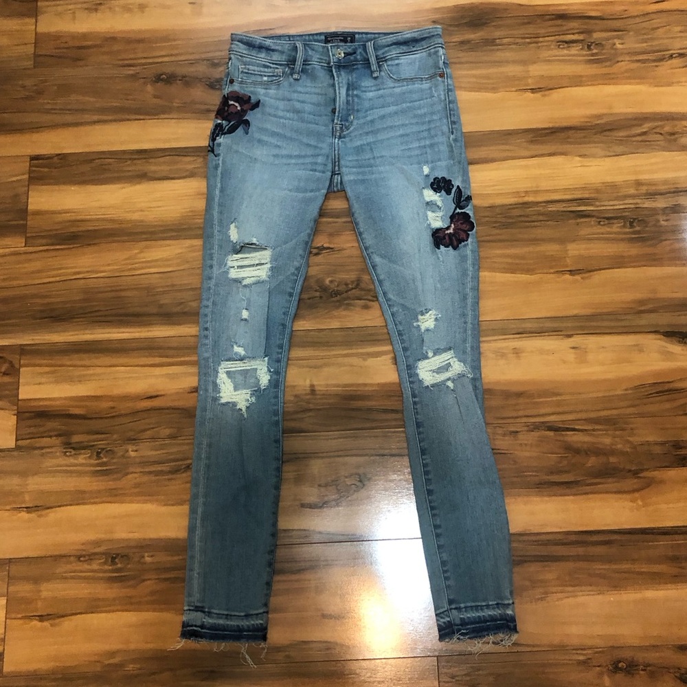 Abercrombie & Fitch/ Harper Super Skinny Embroidered/Ripped Jeans size 2R